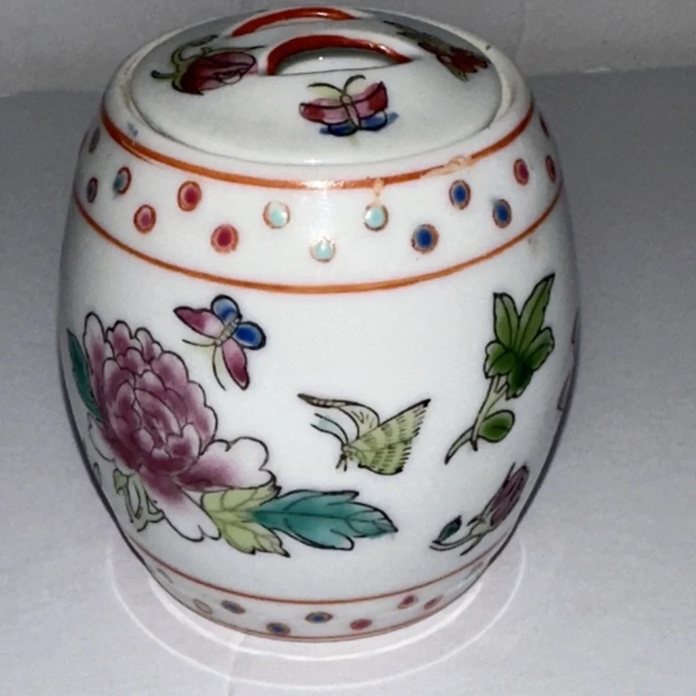 FINE MINI CHINESE Flowers PORCELAIN Lid GINGER JAR WITH MARK Jingdezhen